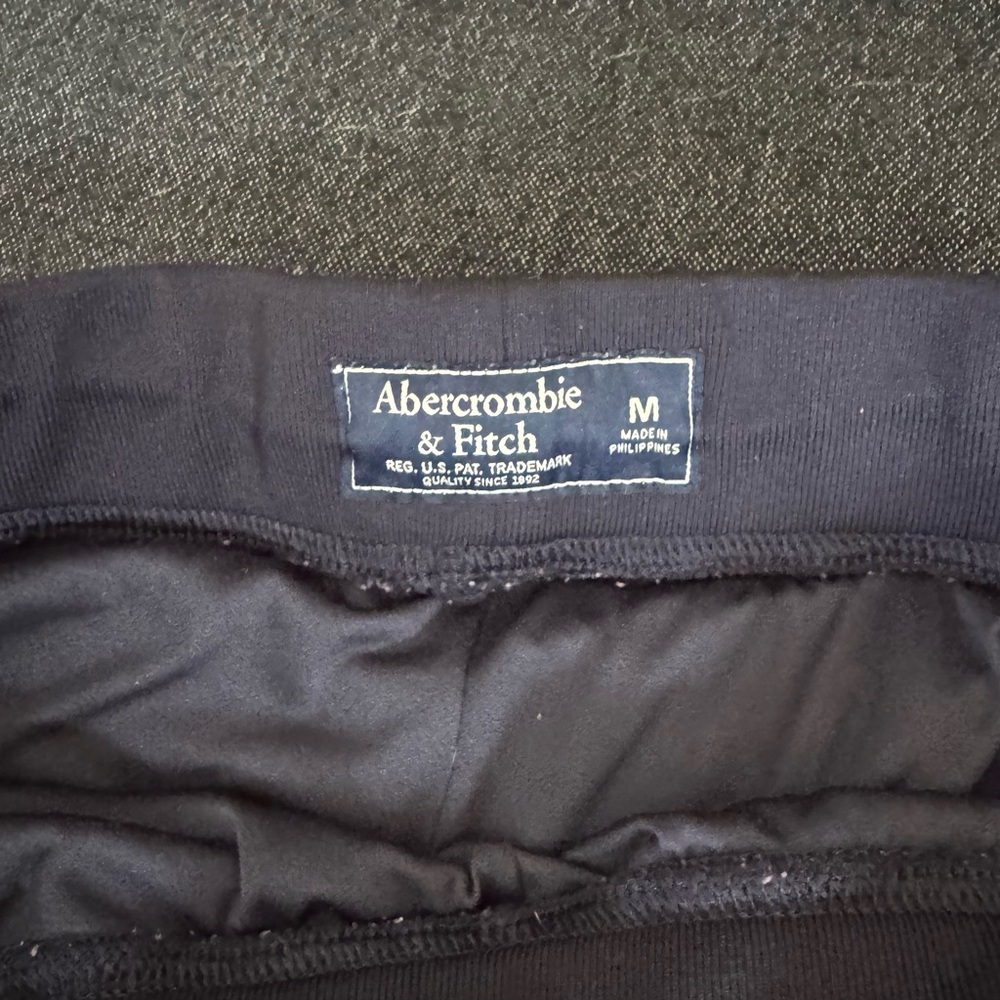 Abercrombie & Fitch Men's Navy and Red Shorts - Picture 3 of 5